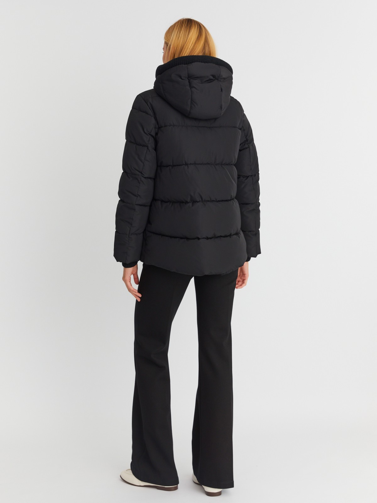 Тёплая стёганая куртка с капюшоном и внутренними манжетами-риб zolla 023345102064, цвет черный, размер S - фото 6