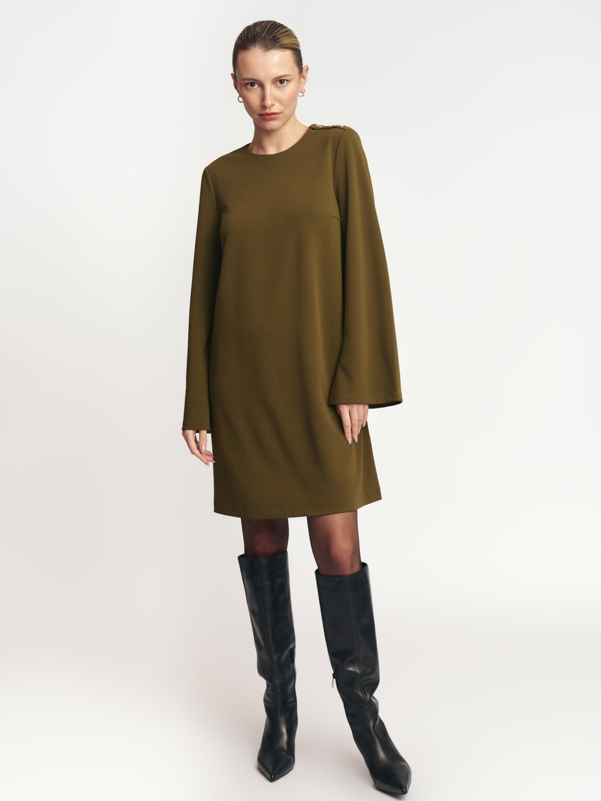 Однотонное платье мини с длинным рукавом