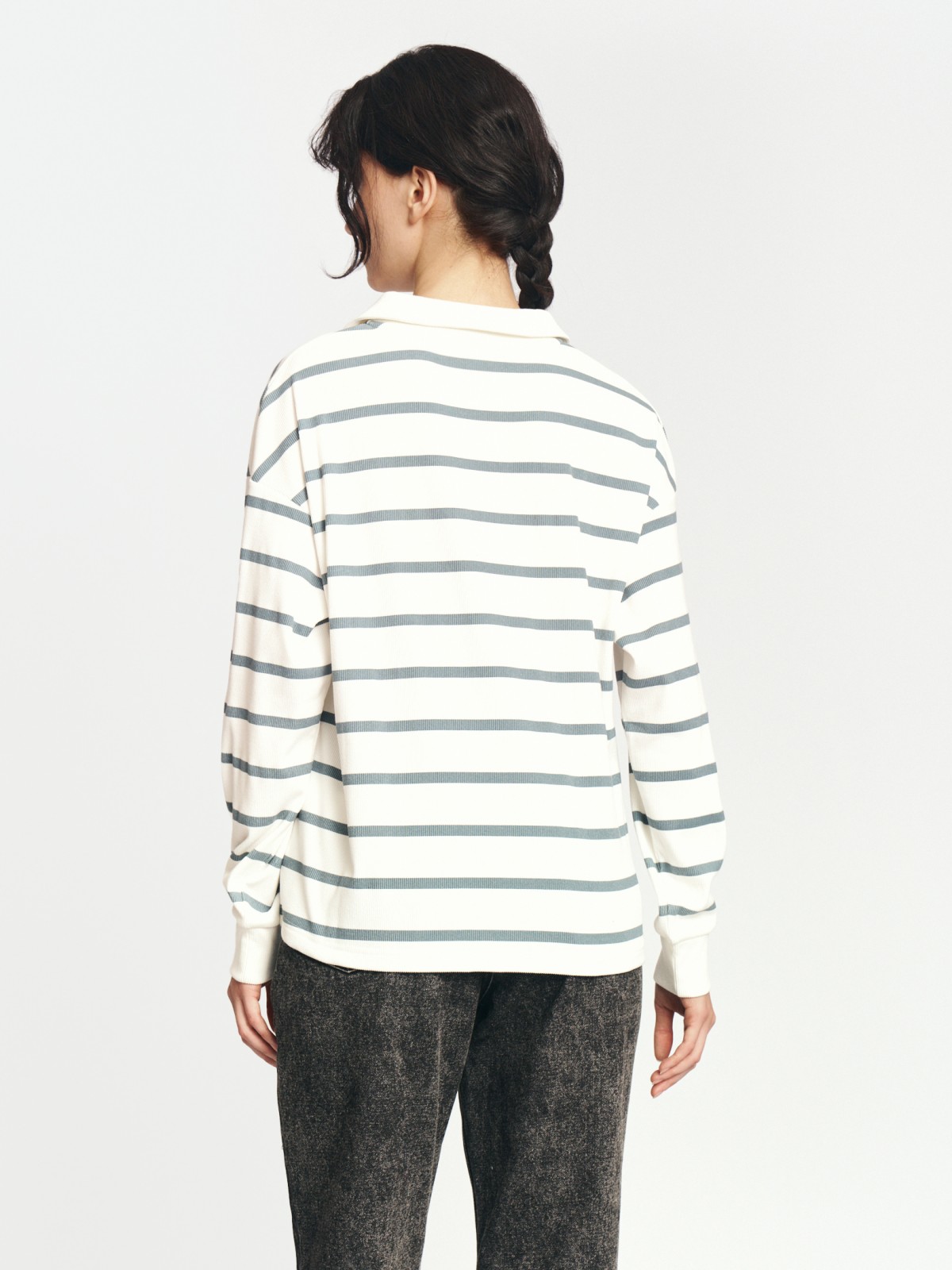 Трикотажный лонгслив поло с вырезом