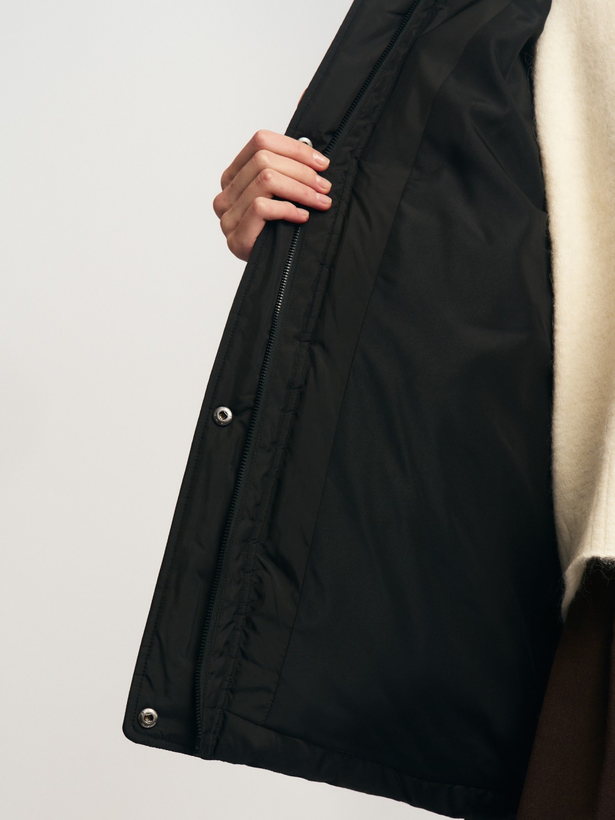 Тёплая куртка с капюшоном и поясом