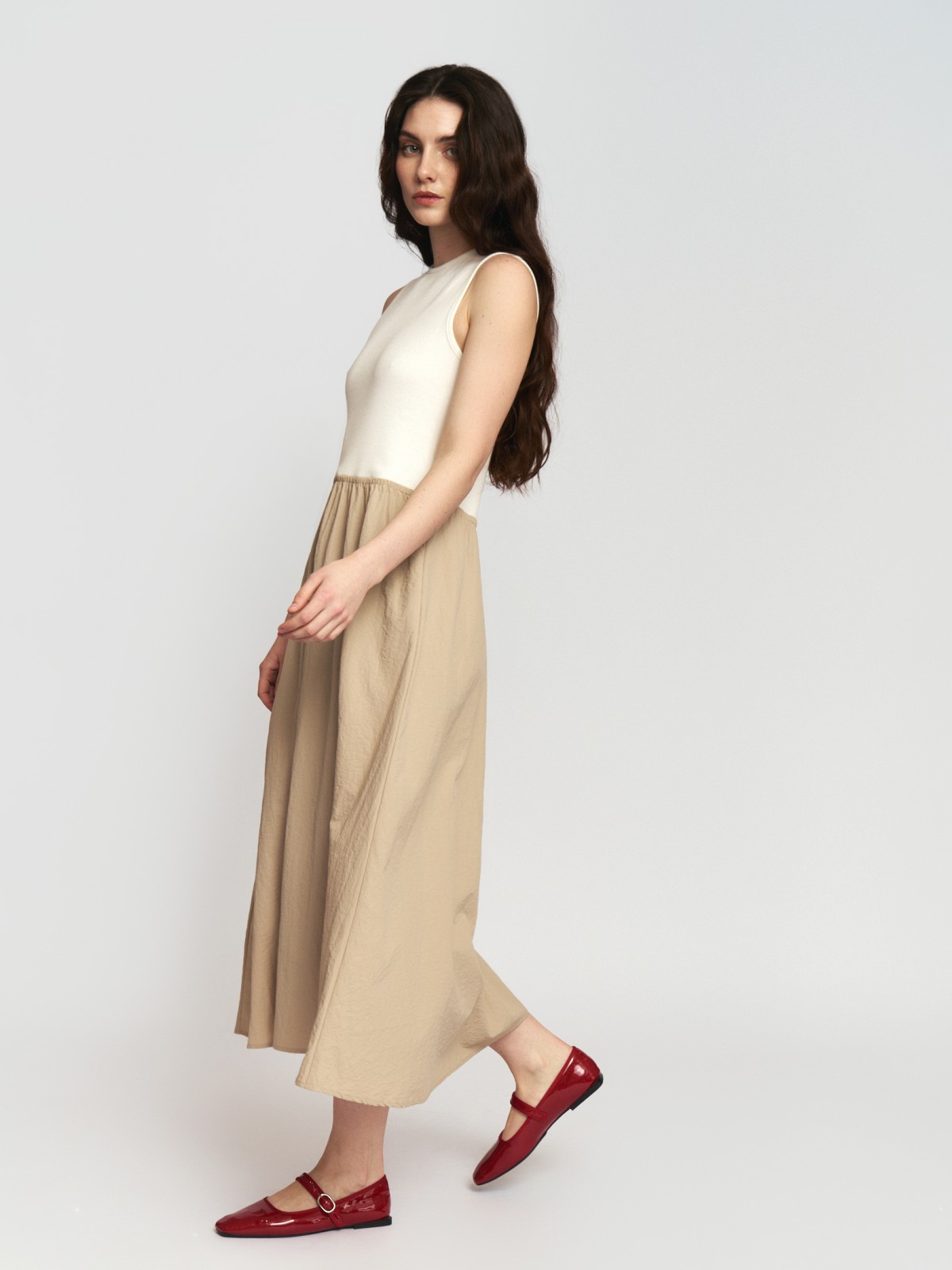 Комбинированное платье миди без рукавов