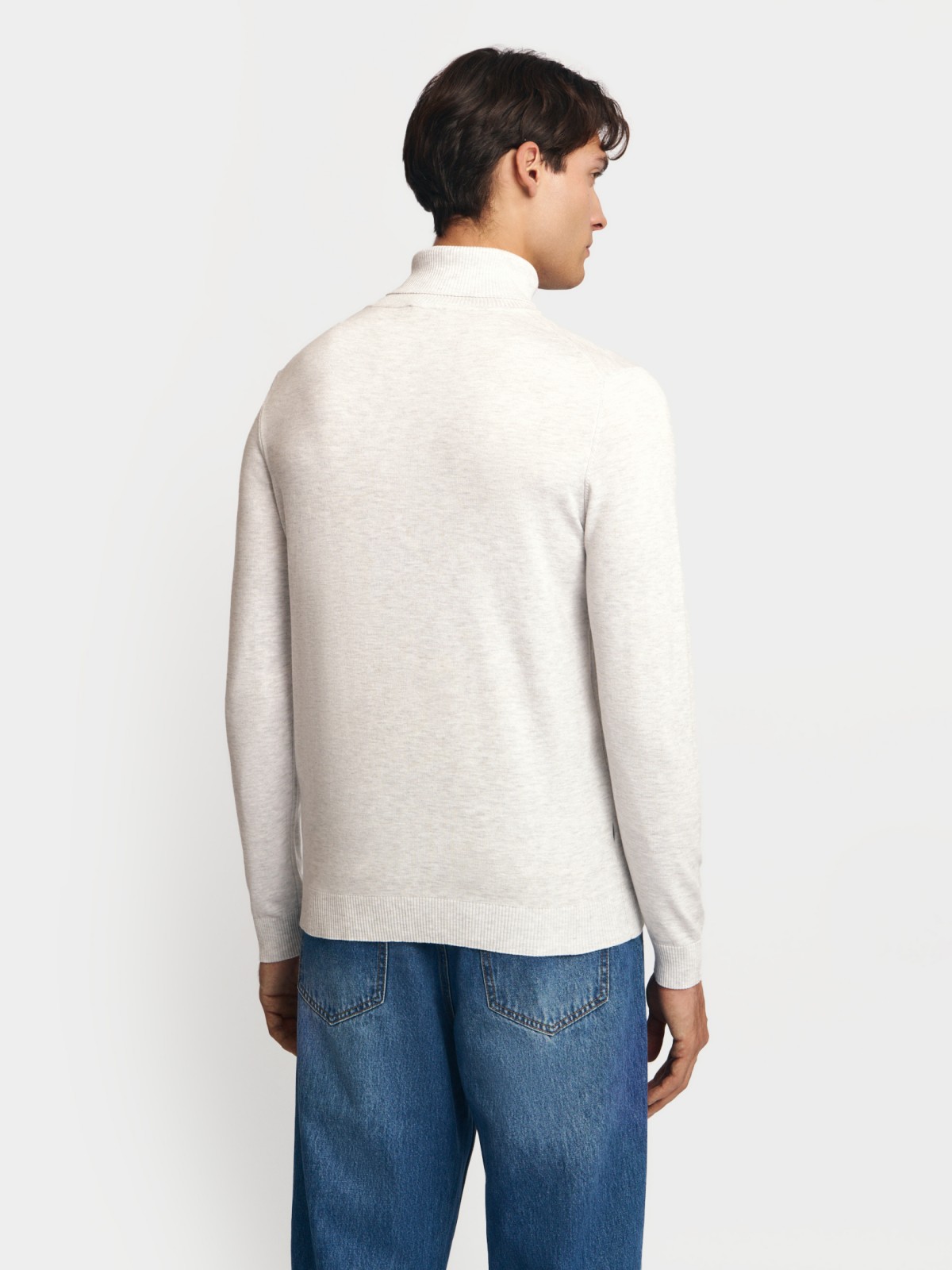 Тонкая трикотажная водолазка с воротником гольф