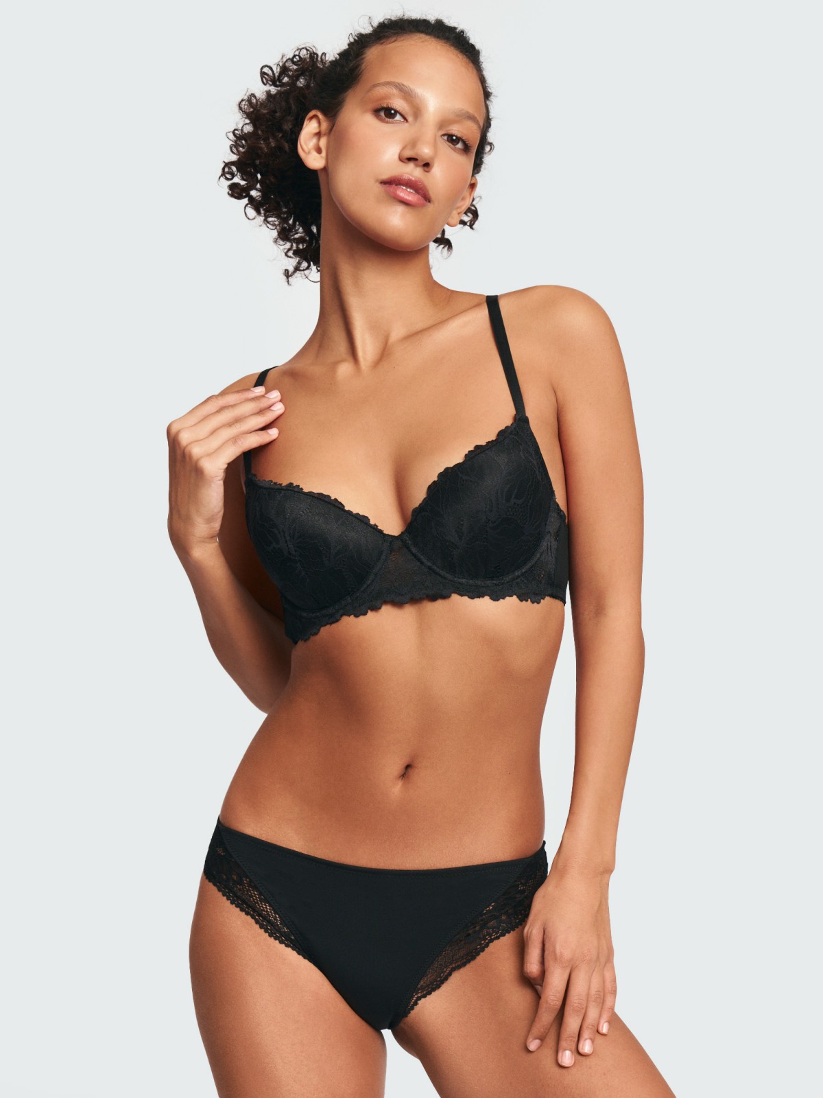 Набор трусов с кружевом (3 шт. в комплекте)