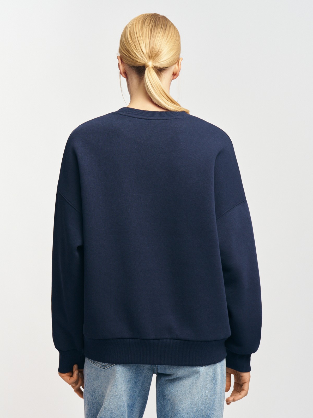 Утеплённый свитшот с вышивкой