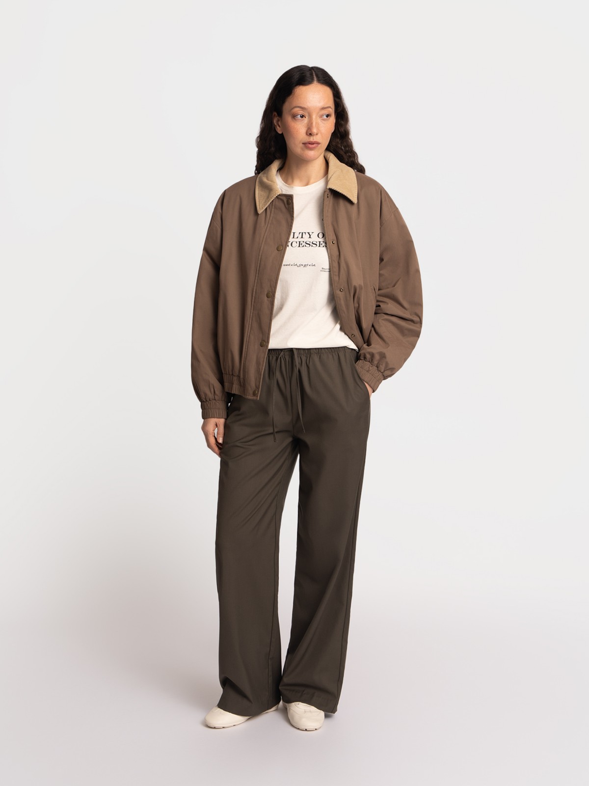 Прямые брюки на резинке с кулиской