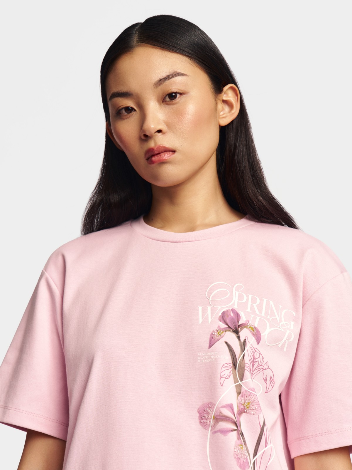 Футболка с принтом и аппликацией