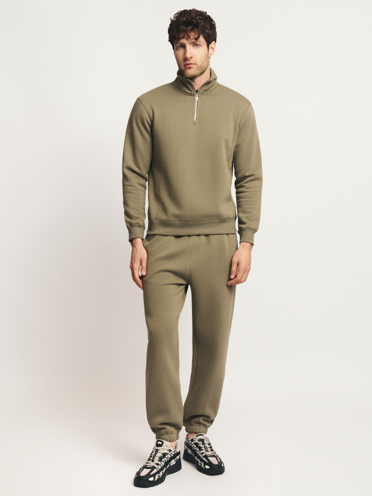 Утеплённый прямой свитшот на молнии с начёсом