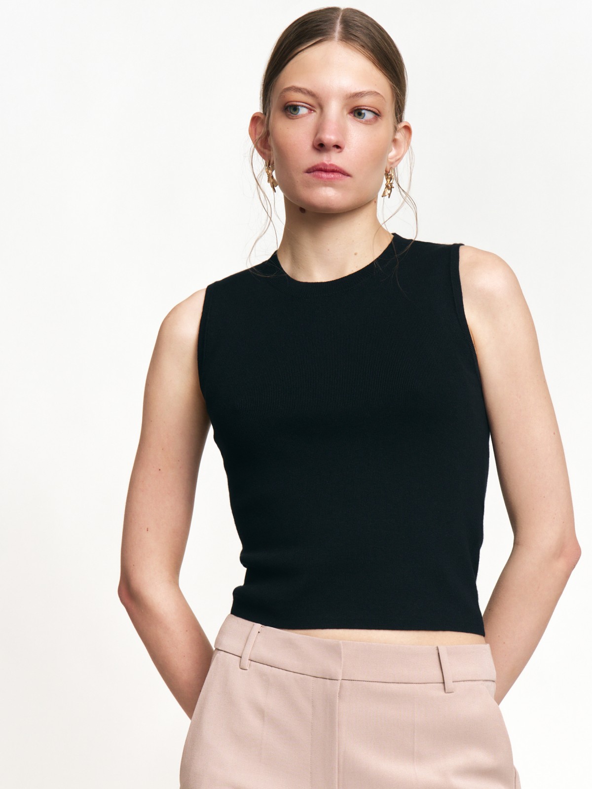 Вязаный трикотажный топ без рукавов