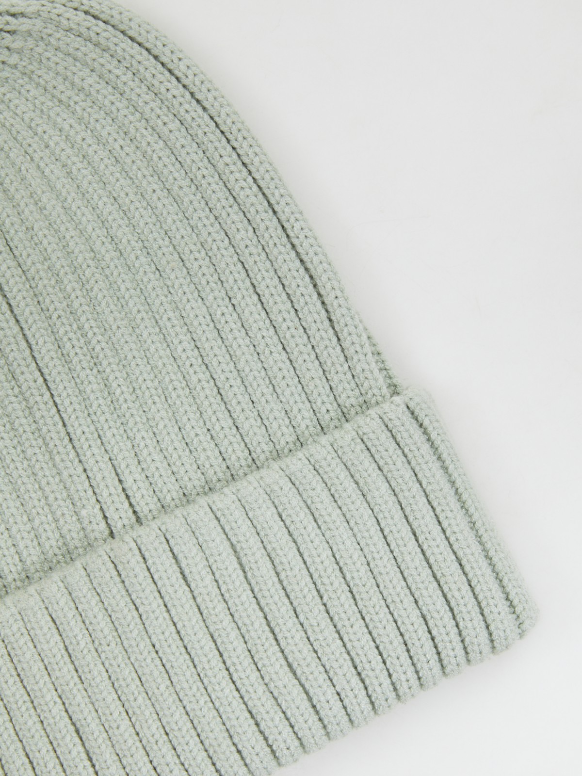 Вязаная шапка-бини с отворотом