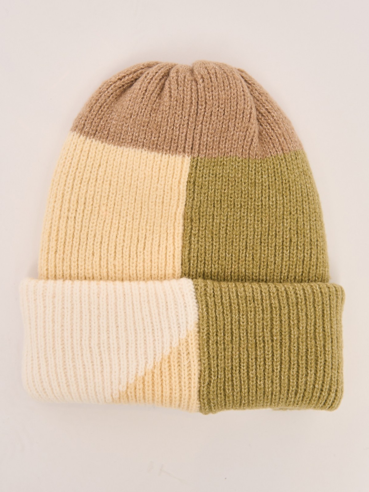 Тёплая вязаная шапка-бини из шерсти с отворотом