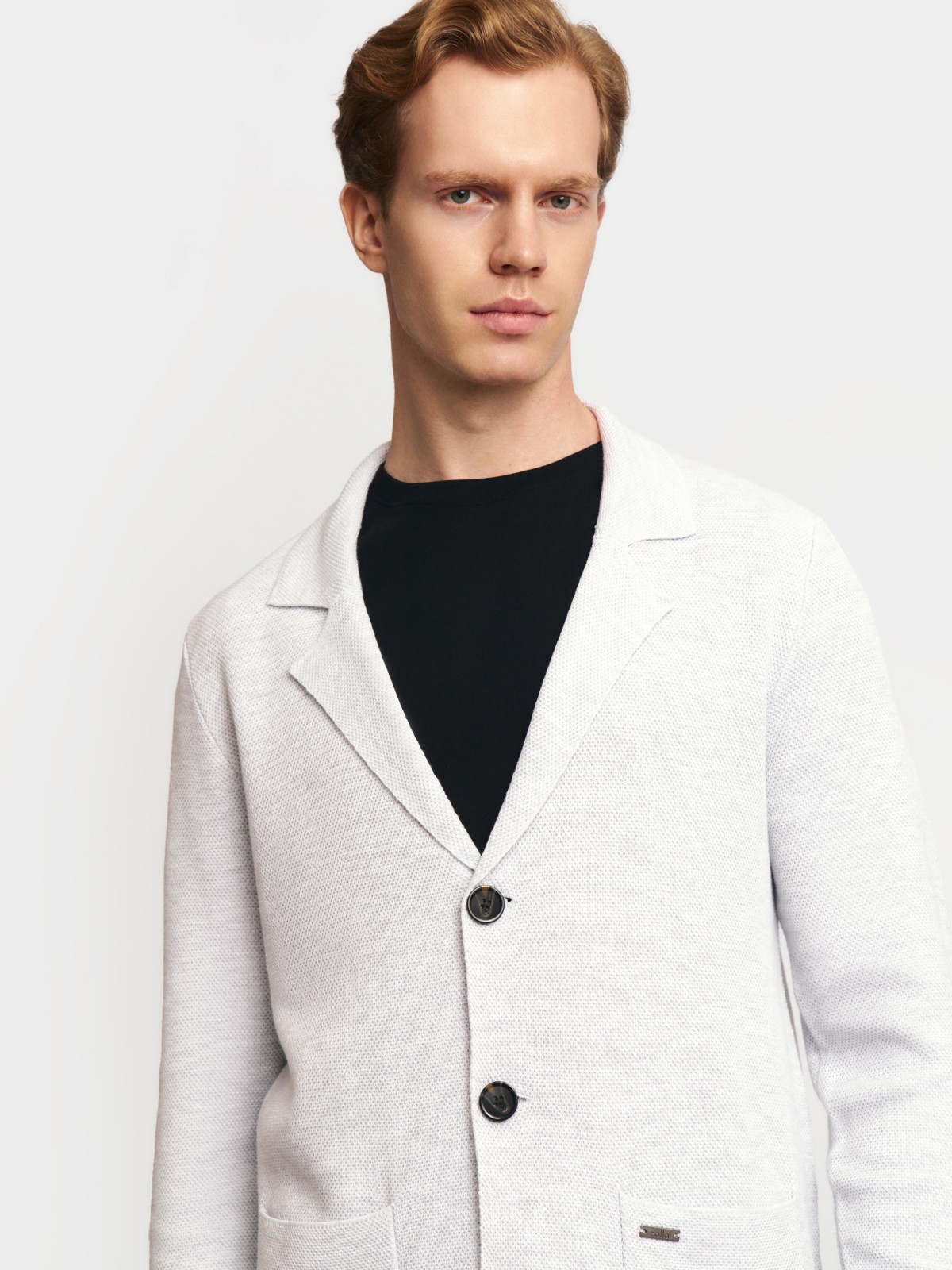 Вязаный кардиган на пуговицах с воротником и карманами