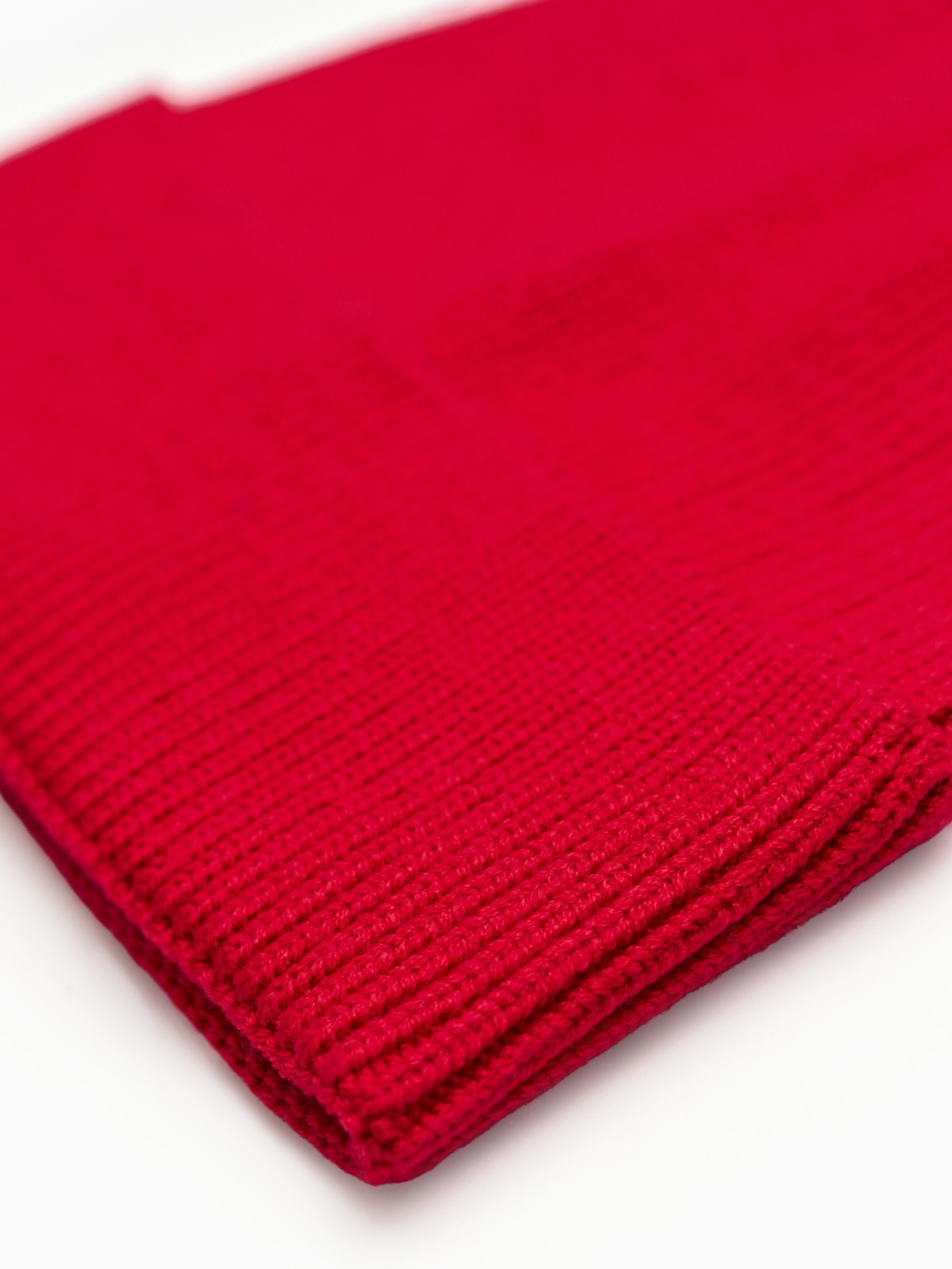 Вязаная шапка-бини с отворотом