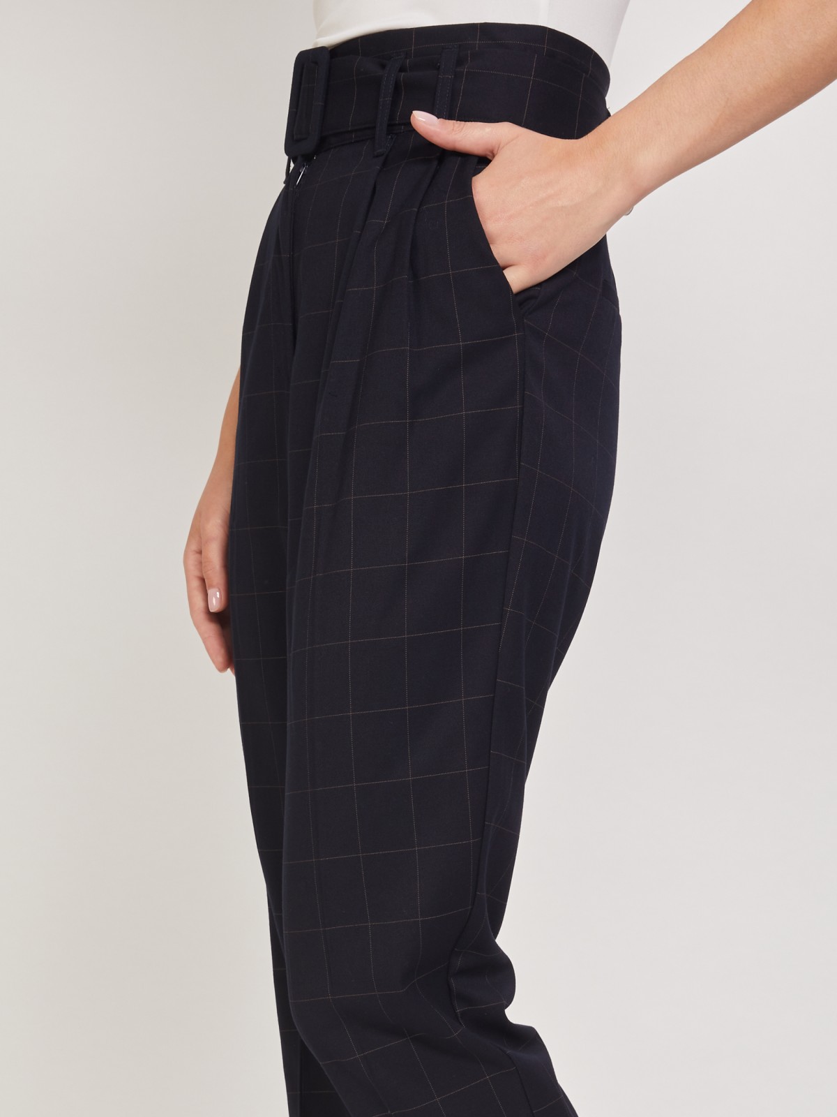 Зауженные брюки высокой посадки