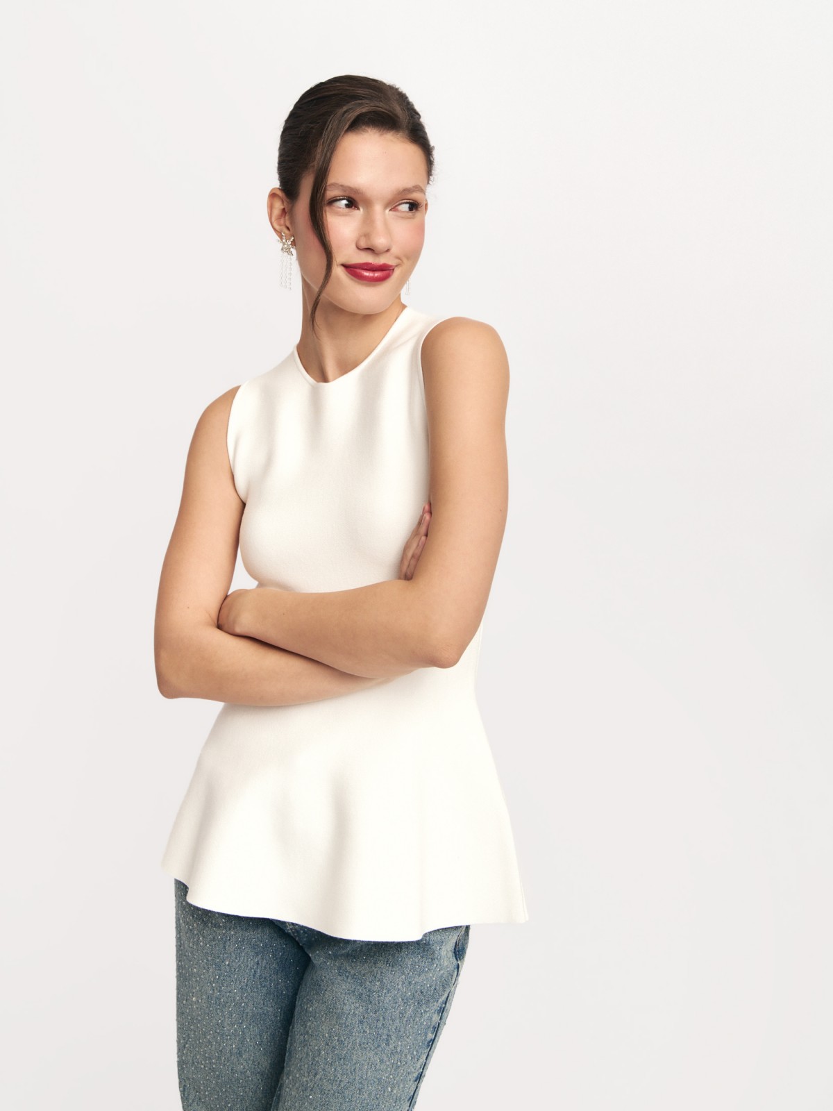 Топ без рукавов с баской