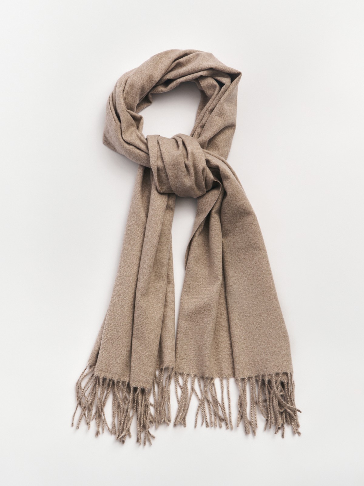 Тканевый шарф с длинной бахромой