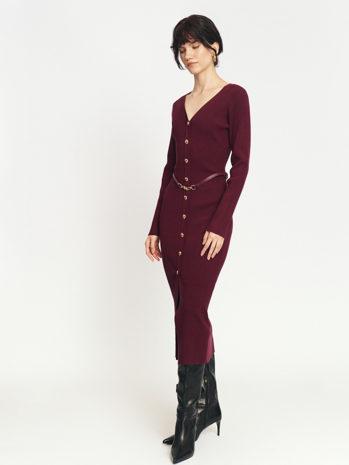 Трикотажное платье миди на пуговицах с ремнём