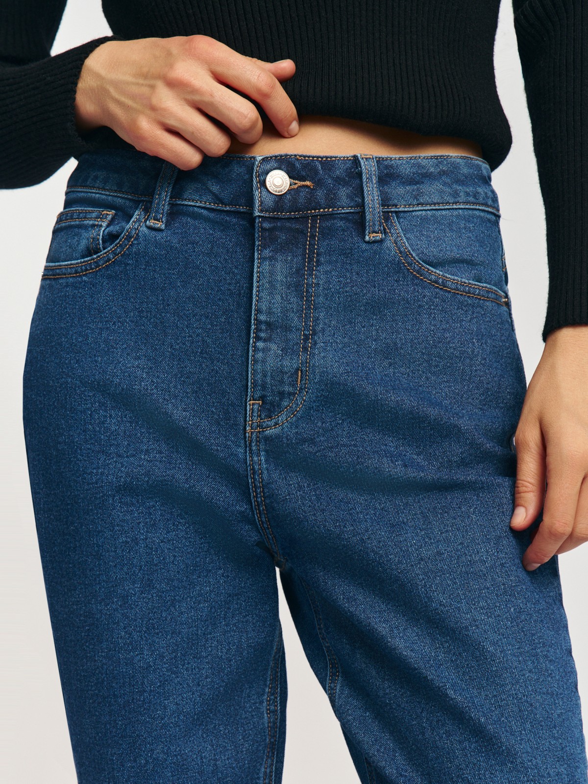 Джинсы силуэта Mom Fit с высокой посадкой