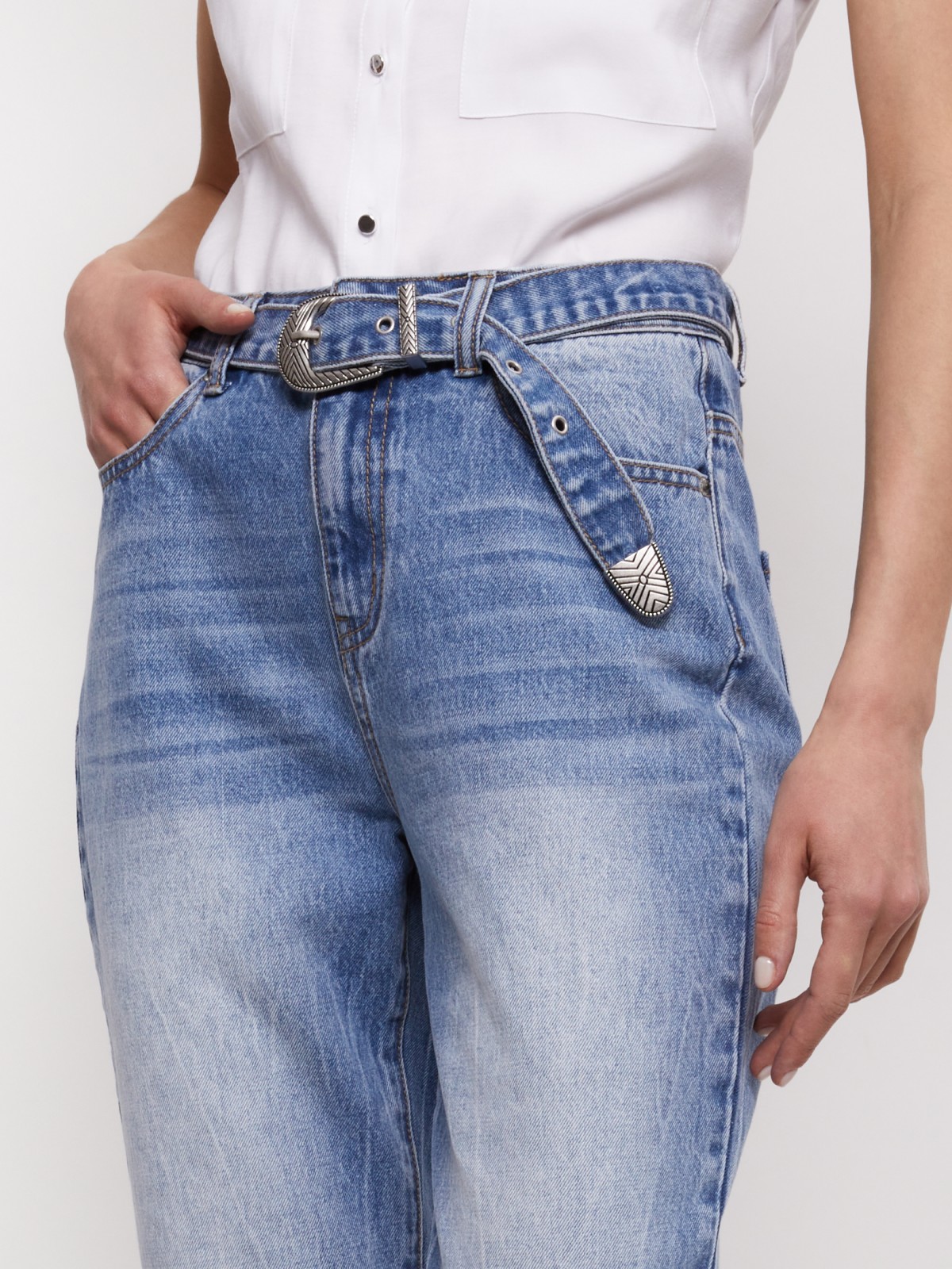 Джинсы силуэта Mom Fit