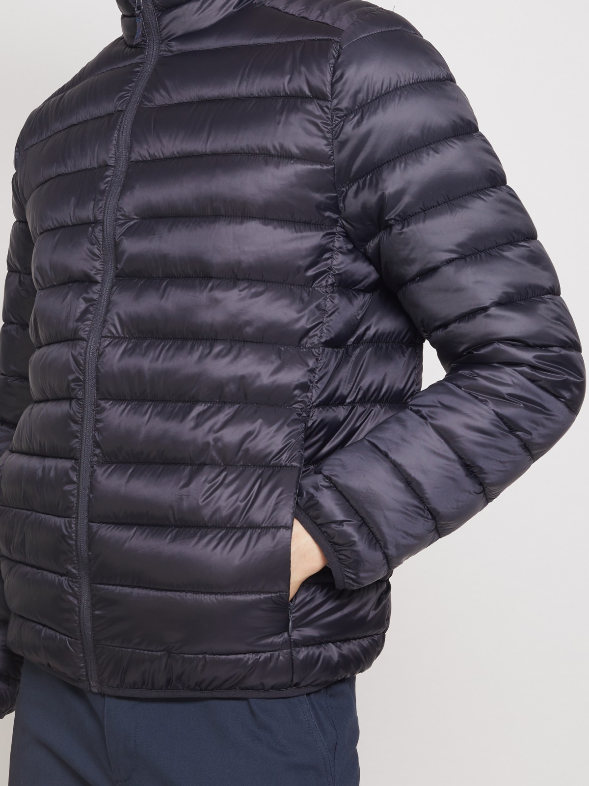 Ультралёгкая стёганая куртка с воротником-стойкой zolla 011335102214, цвет синий, размер S - фото 5