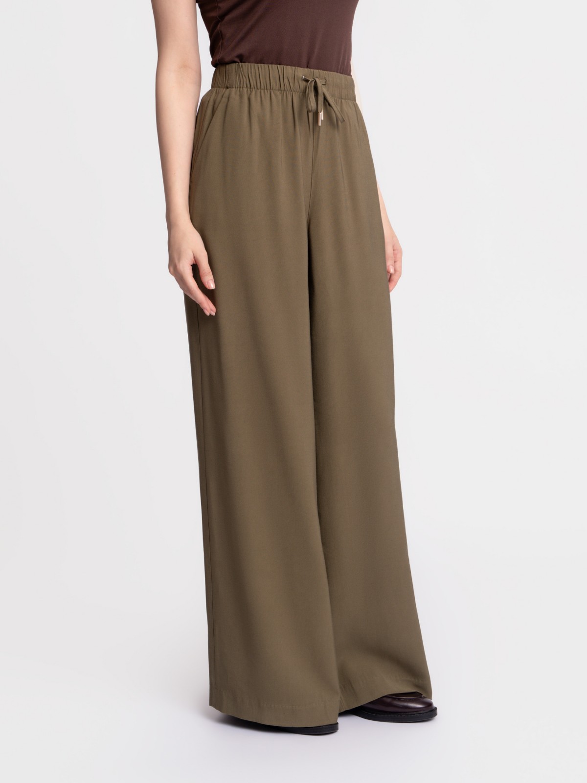 Брюки на резинке с карманами