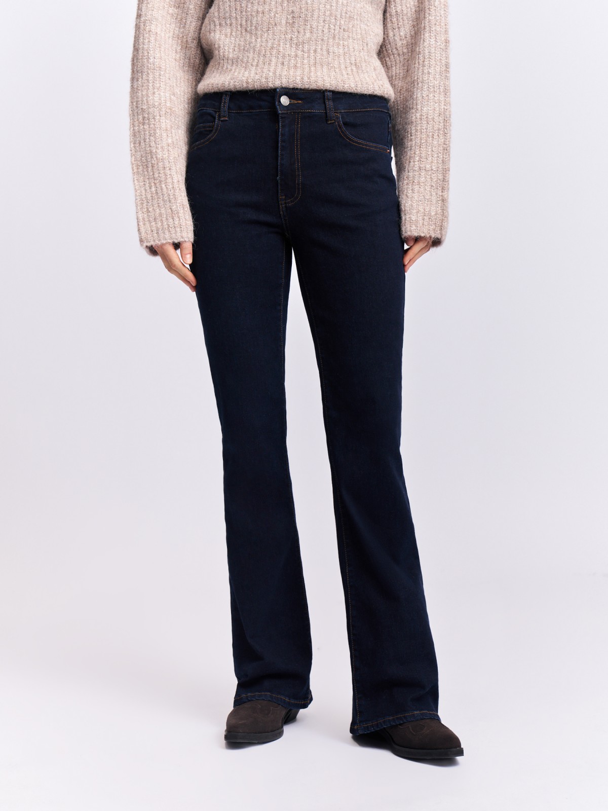 Джинсы силуэта Bootcut со средней посадкой