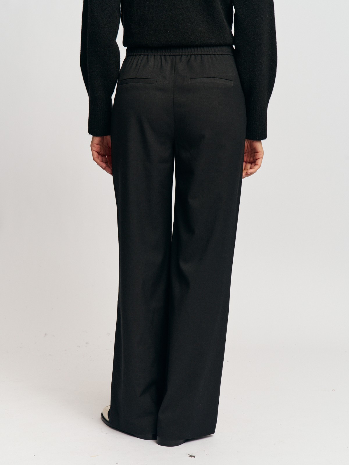 Прямые брюки на резинке с кулиской