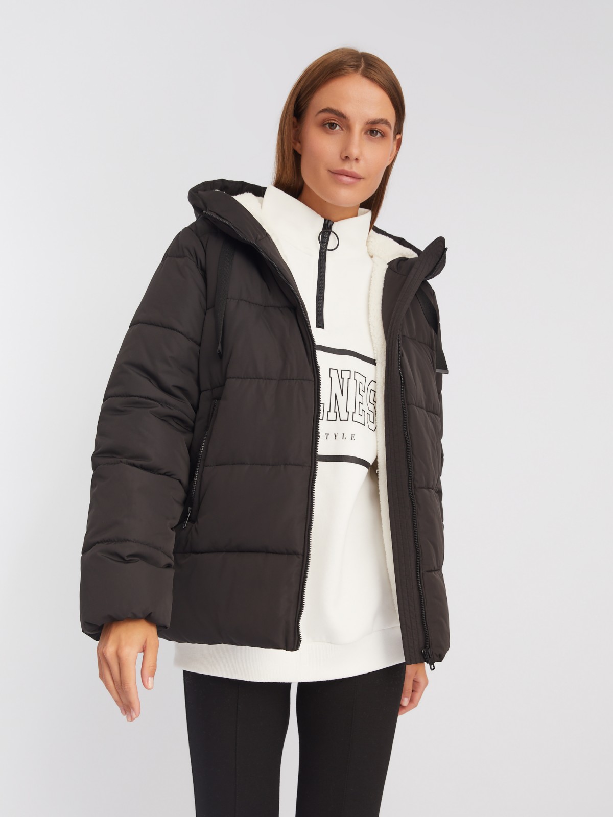Тёплая дутая куртка с капюшоном и подкладкой из экомеха zolla 022425112014, цвет черный, размер XS