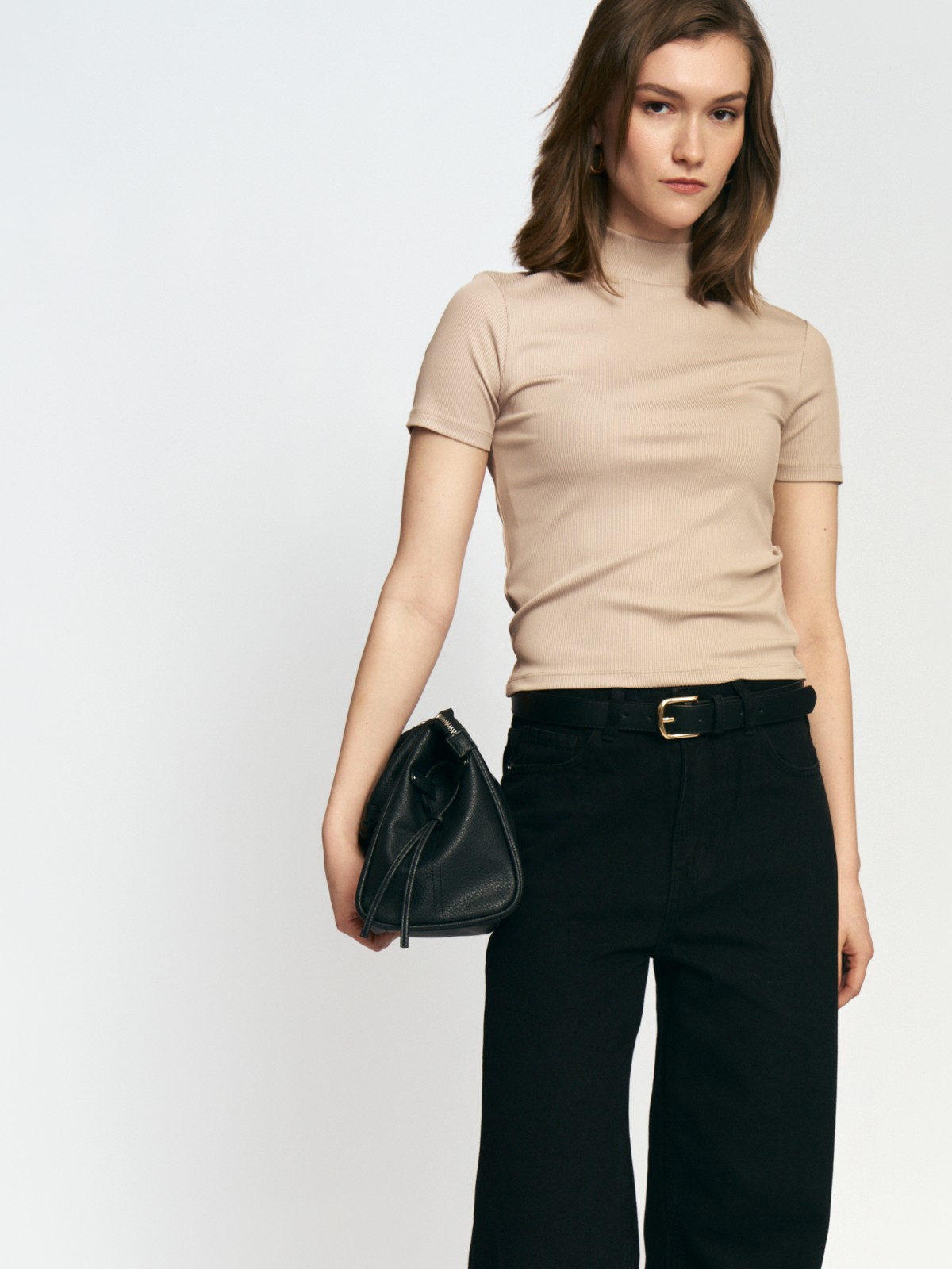 Трикотажный топ с горлом и коротким рукавом