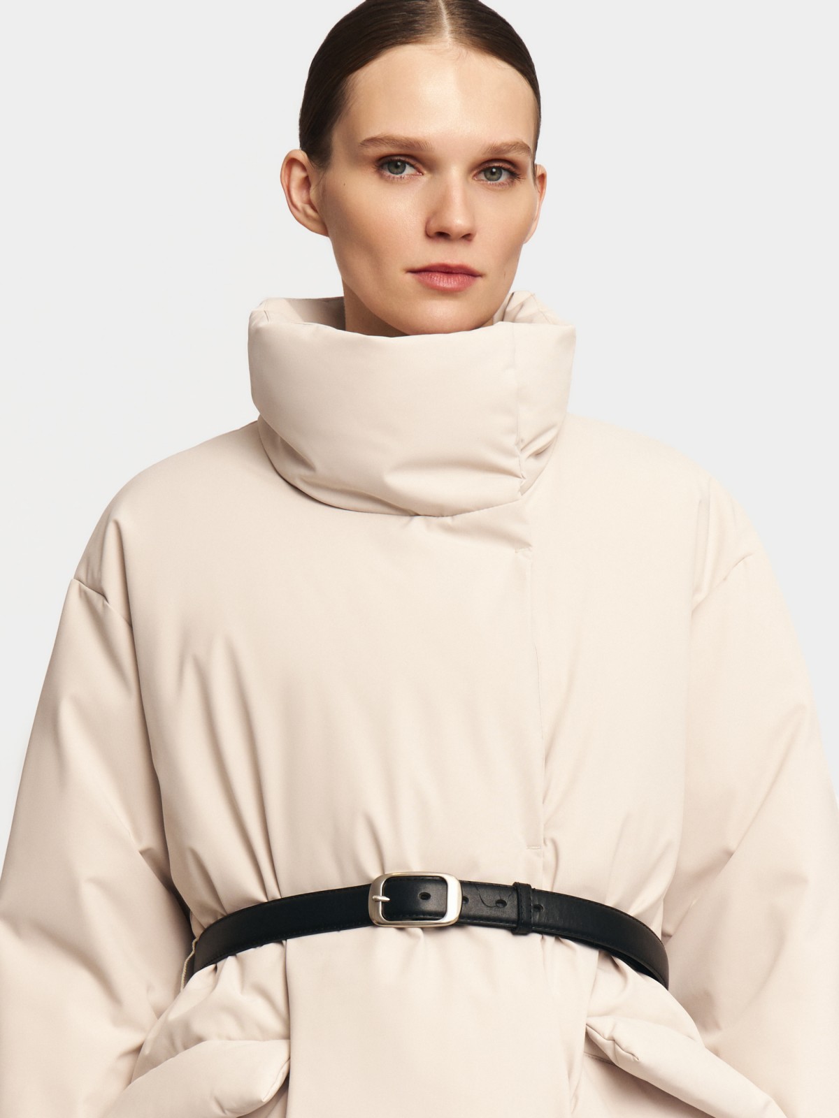 Тёплая куртка с воротником и ремнём 3799₽