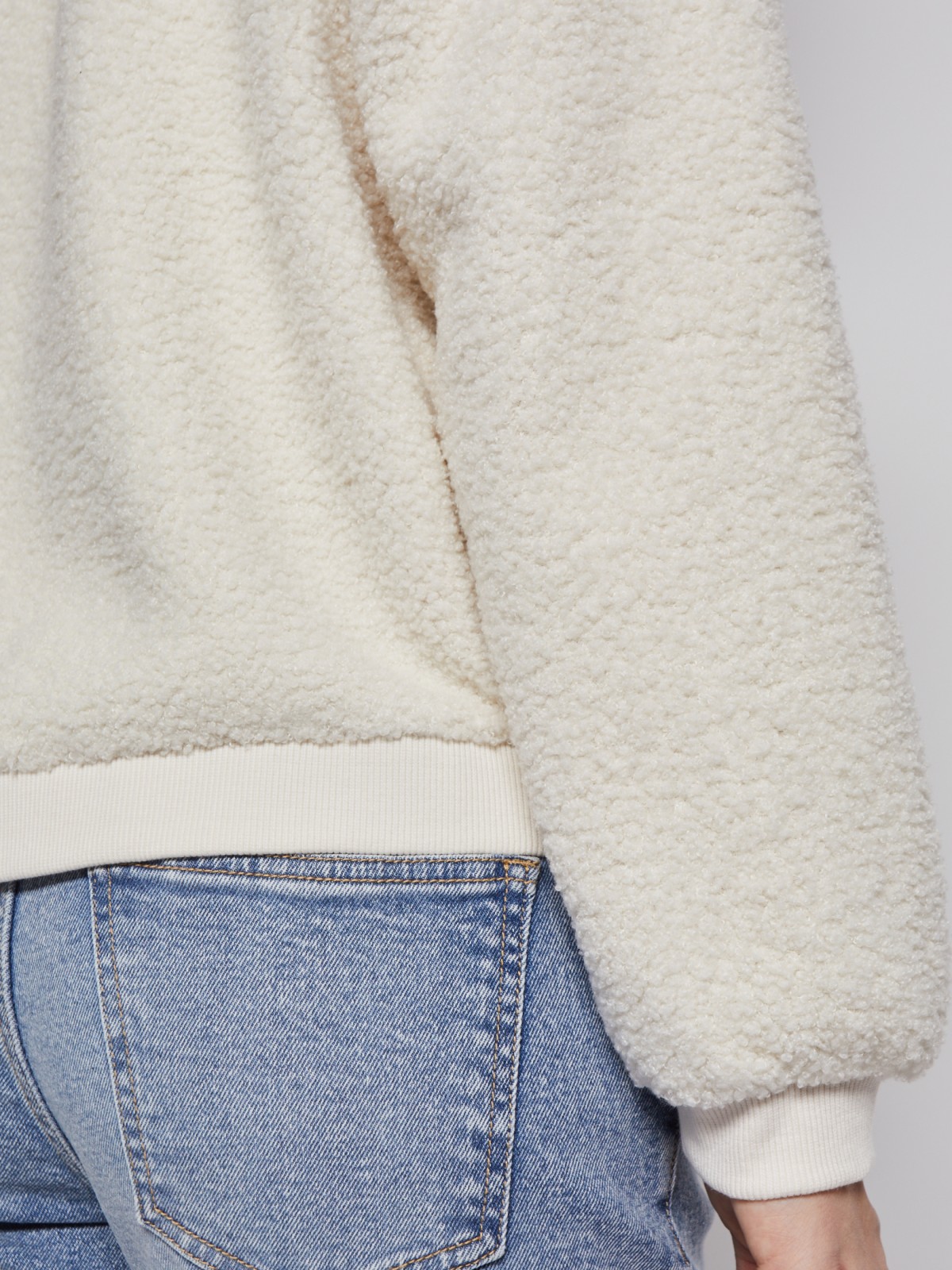 Толстовка-бомбер из искусственной овчины