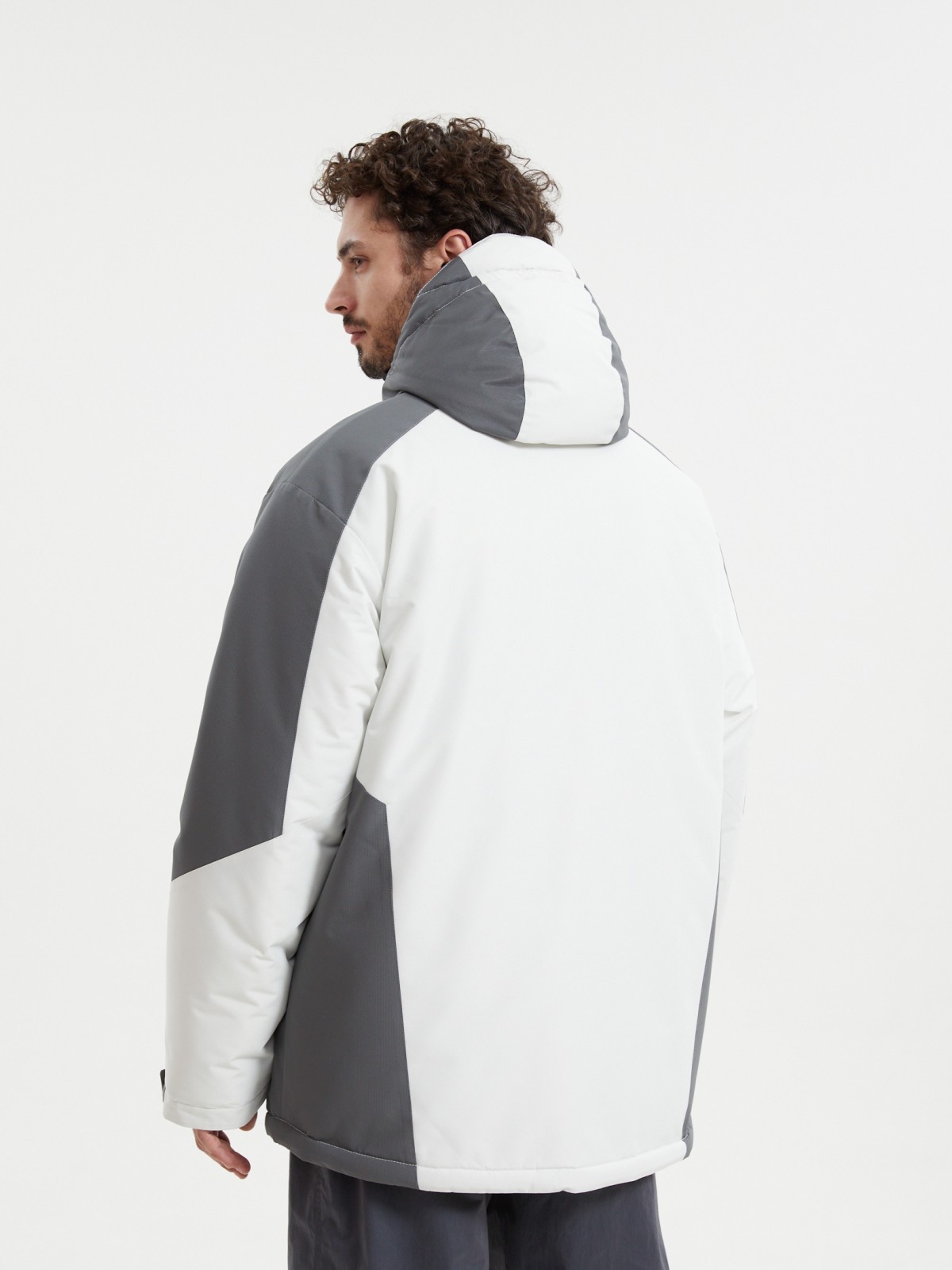 Тёплая куртка на молнии с капюшоном