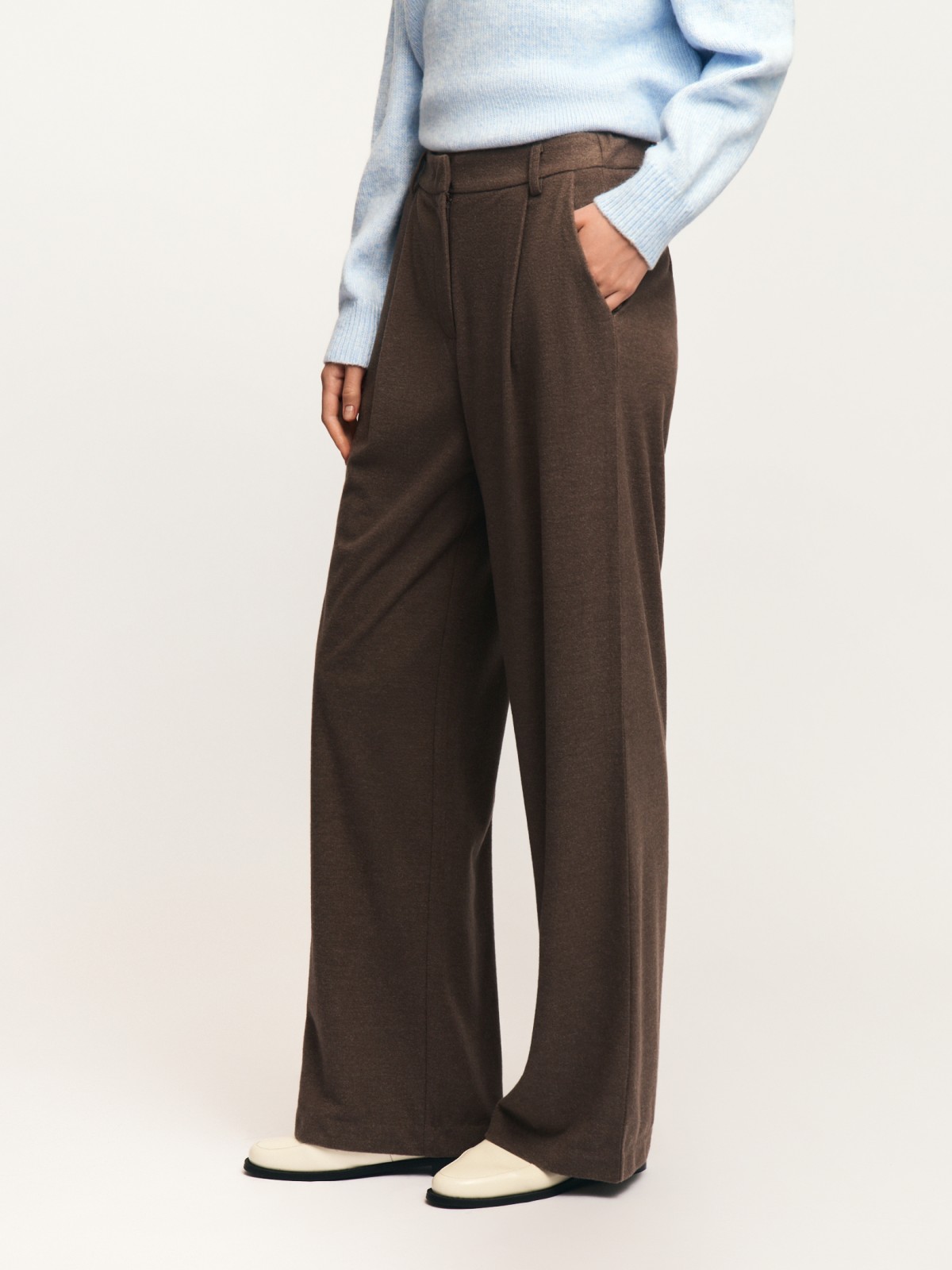 Офисные прямые брюки с защипами