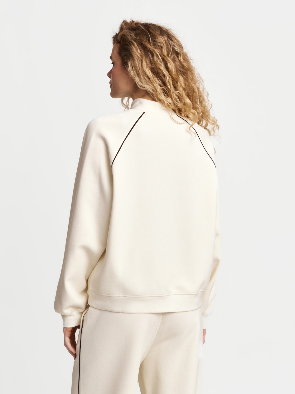 Толстовка с воротником-стойкой