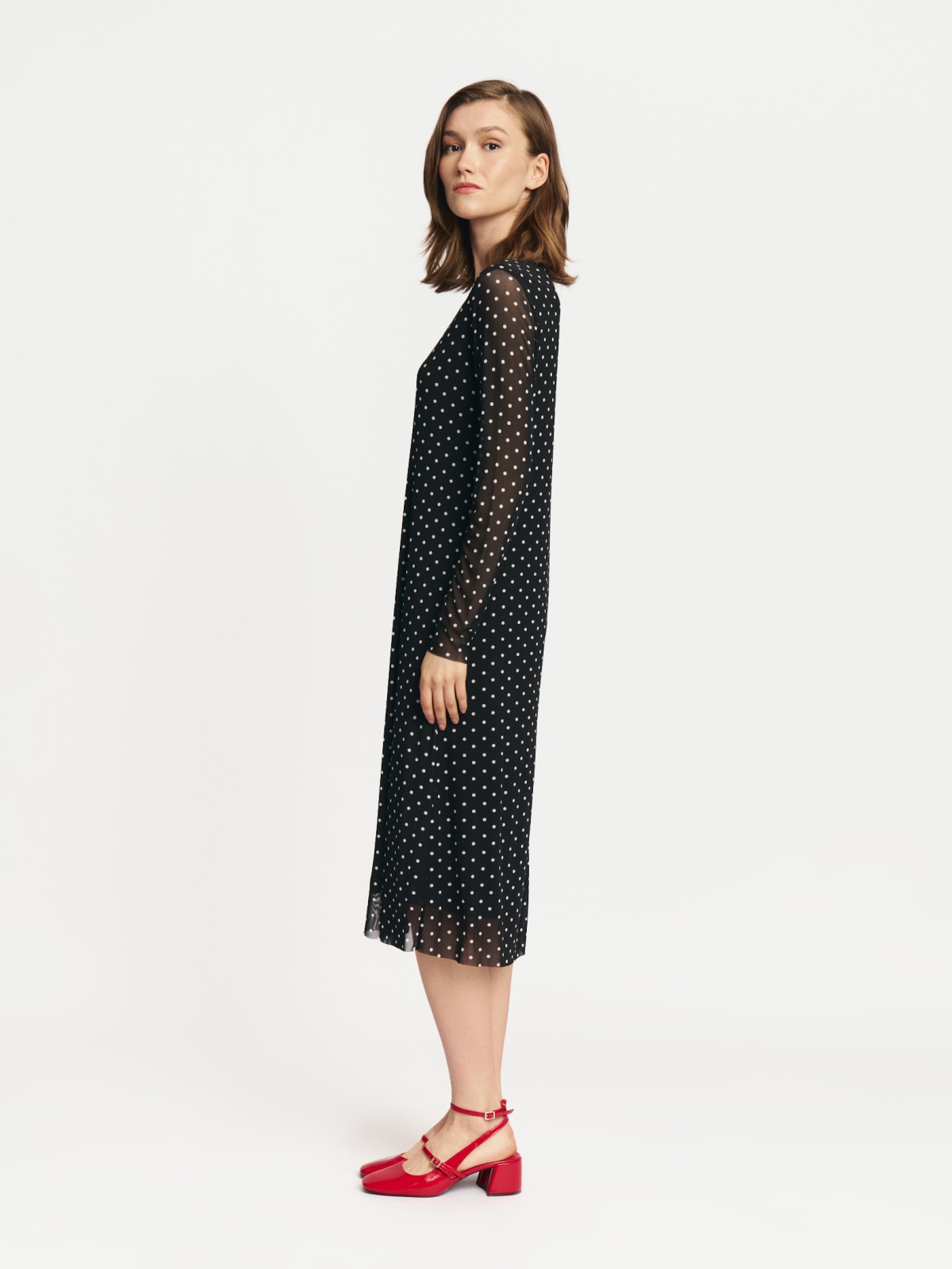 Платье длины миди из сетки в горошек