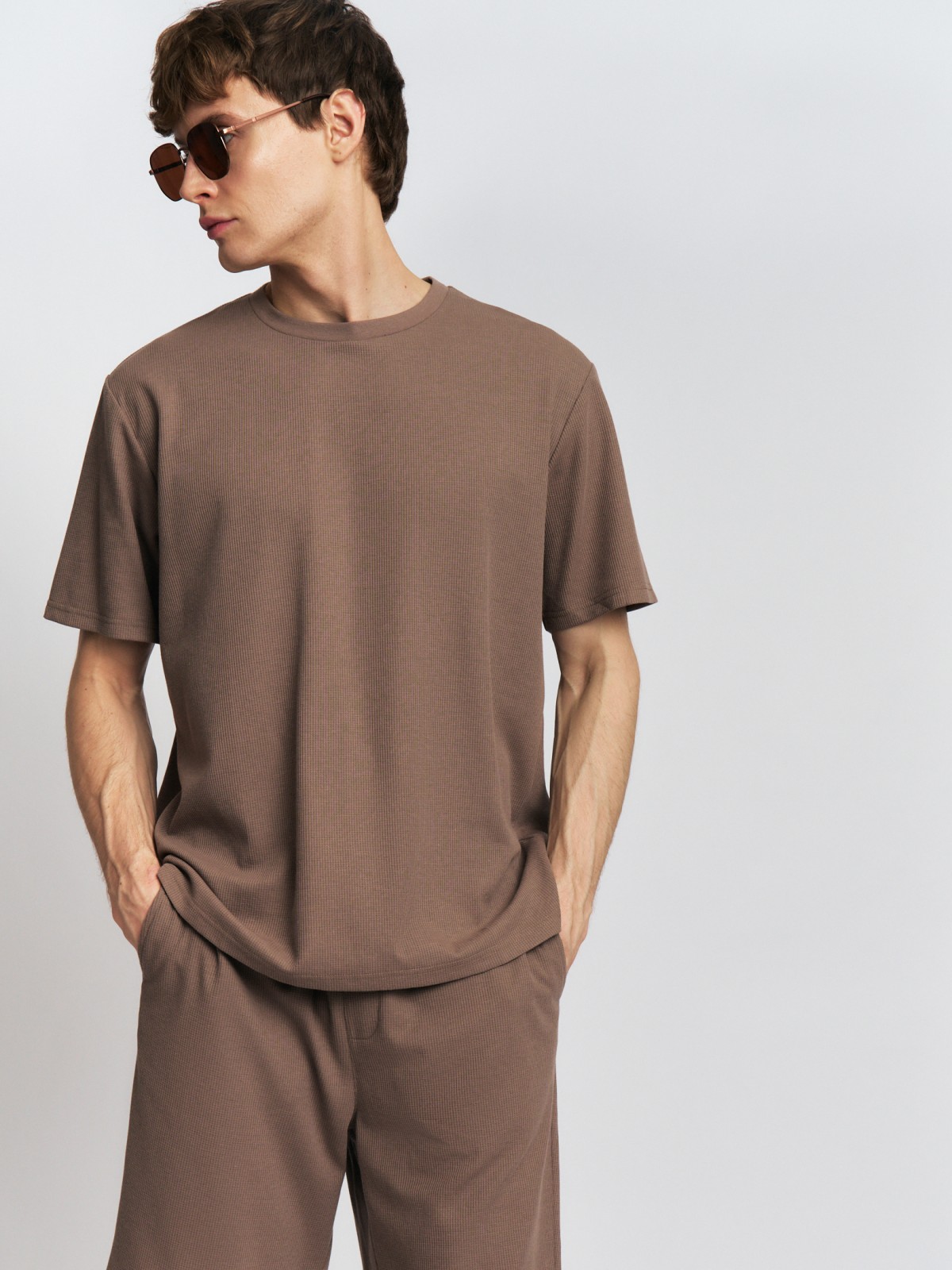 Однотонная футболка с коротким рукавом