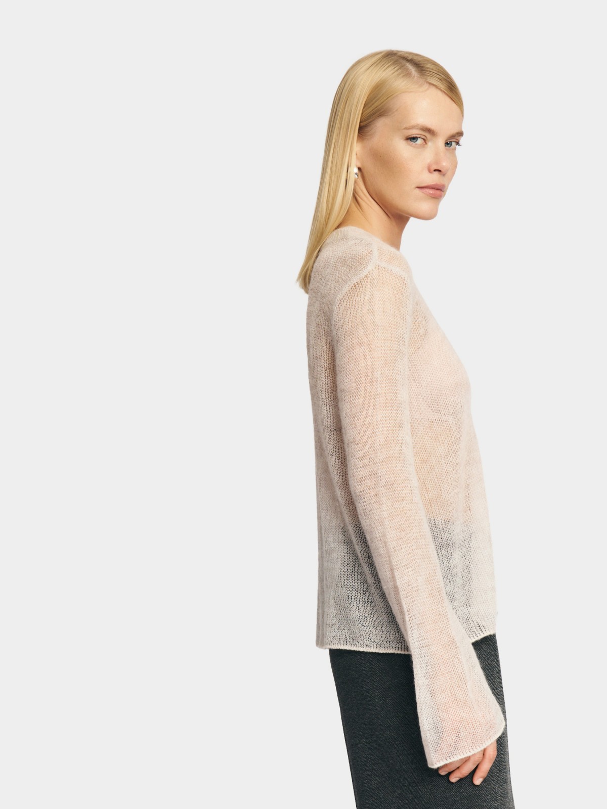 Вязаный полупрозрачный джемпер