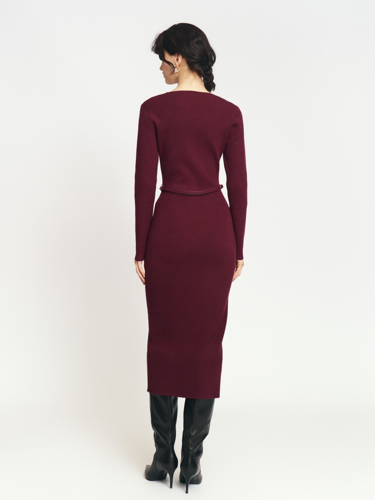 Трикотажное платье миди на пуговицах с ремнём