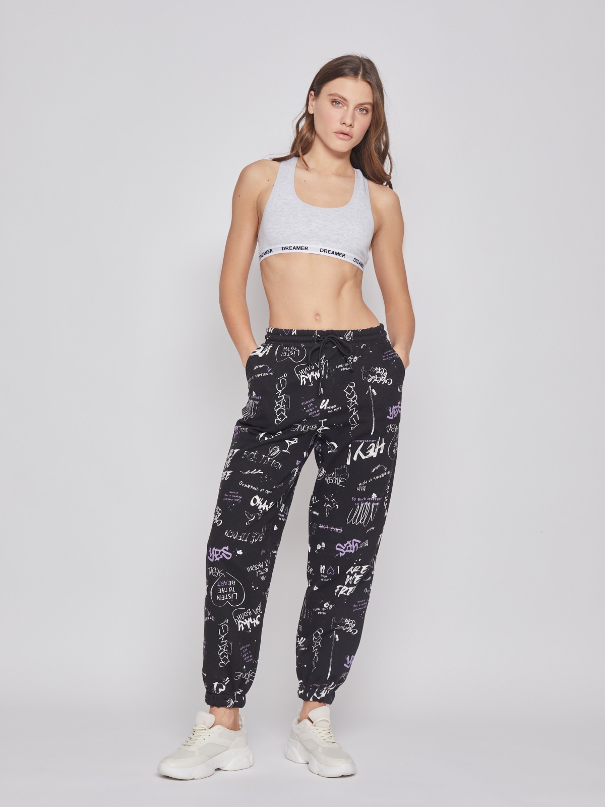 Брюки-джоггеры в спортивном стиле