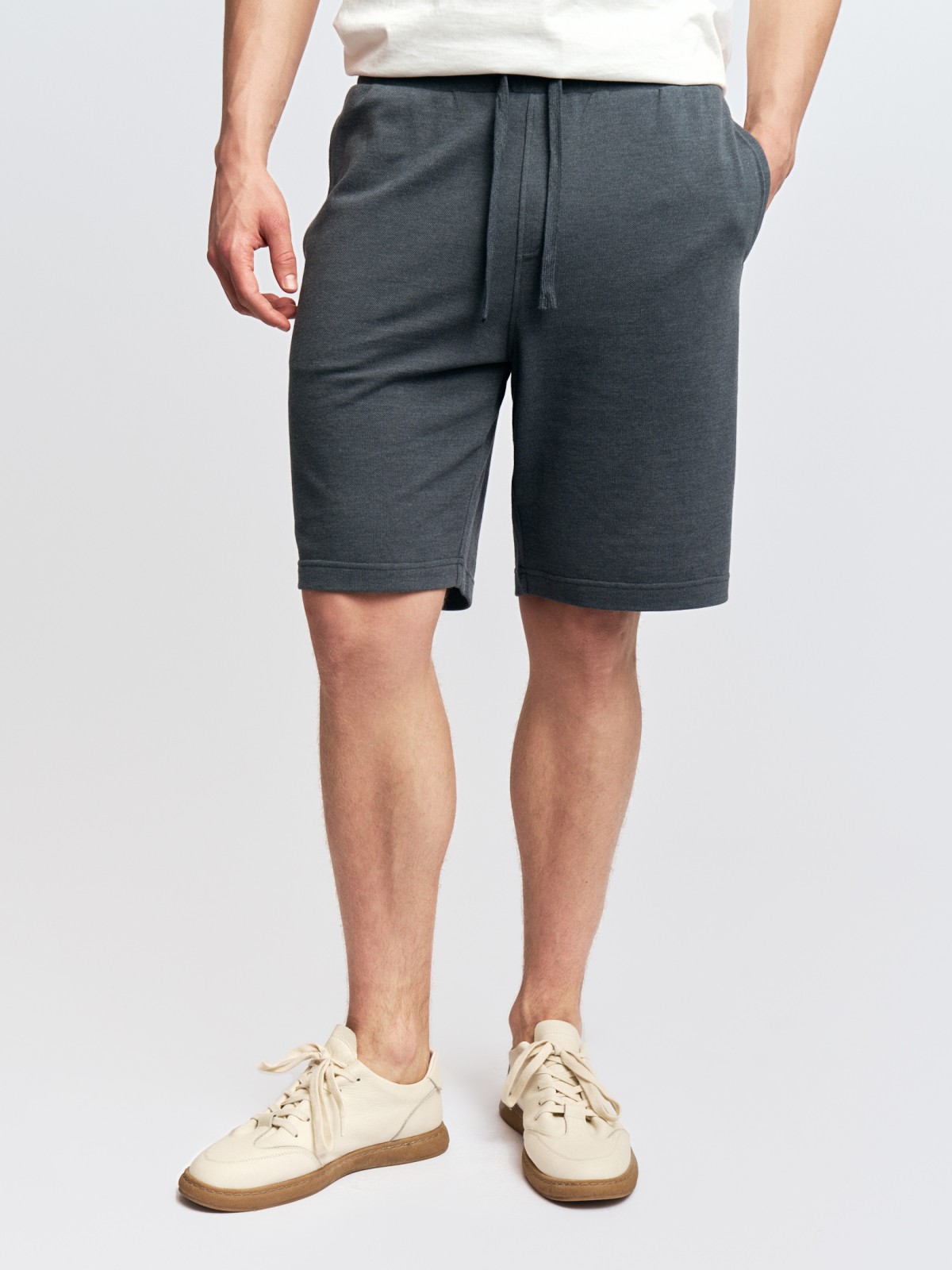 Трикотажные шорты на резинке