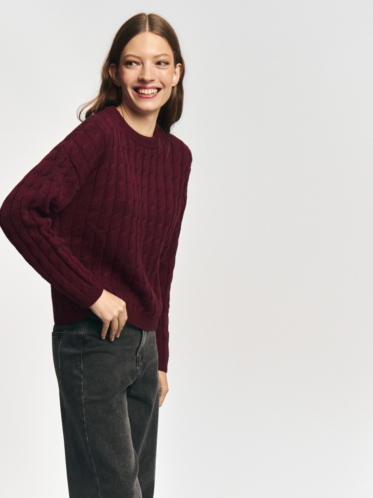 Вязаный джемпер с узором косы