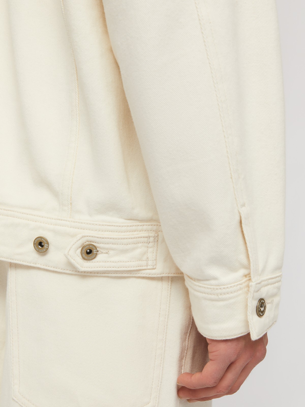 Джинсовая куртка-рубашка из хлопка свободного фасона zolla 214225D5Y021, цвет бежевый, размер S - фото 6