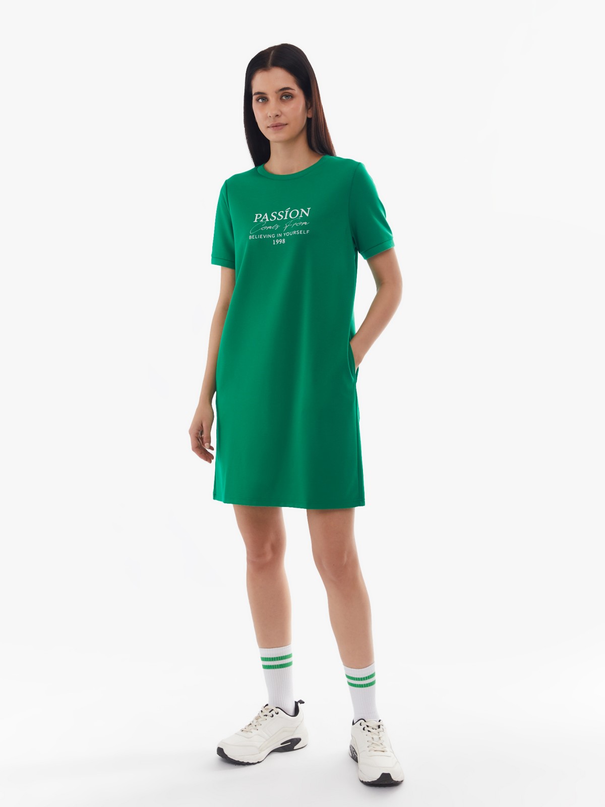 Платье-футболка с коротким рукавом и принтом-надписью zolla 024138135132, цвет зеленый, размер S - фото 2