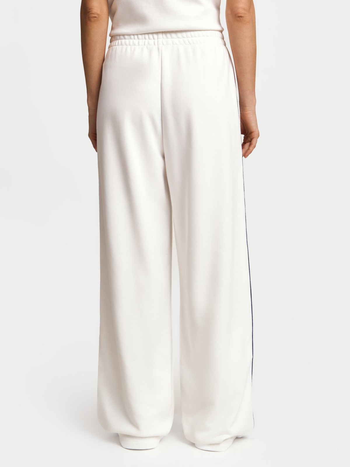 Трикотажные брюки на резинке