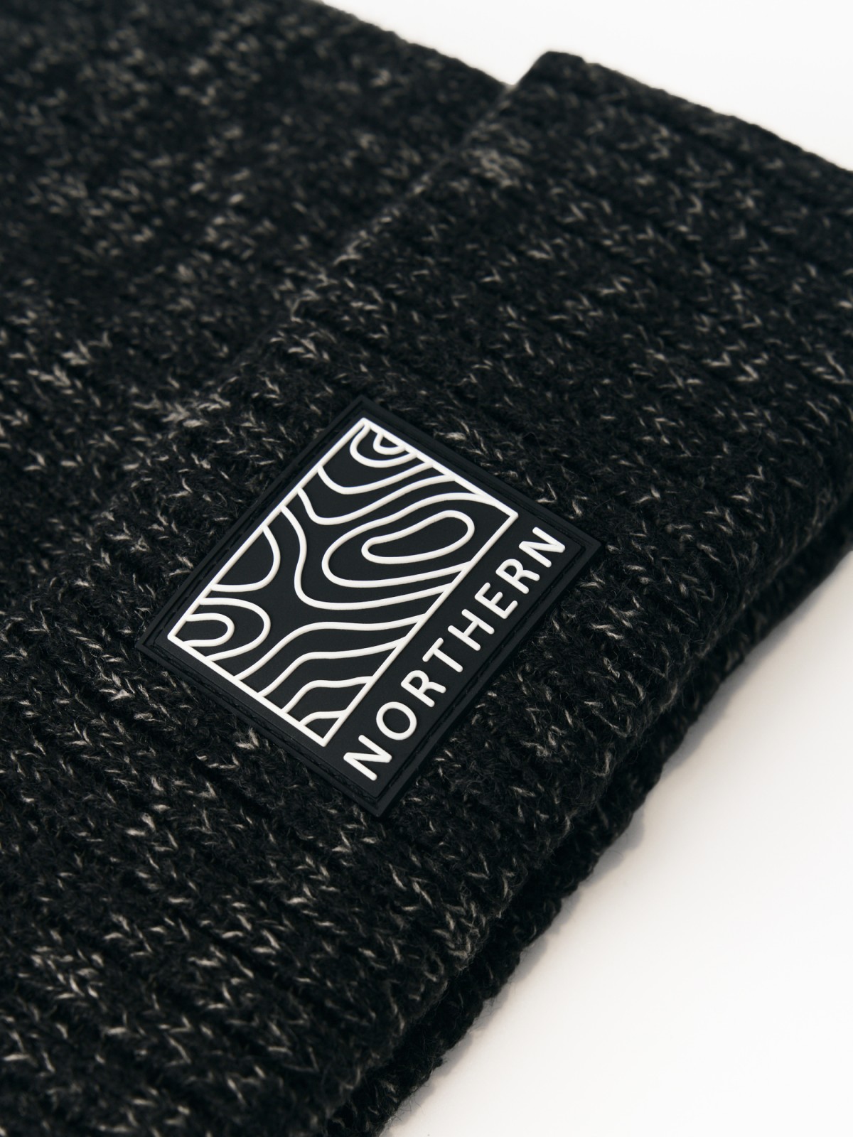 Вязаная шапка-бини с экомехом