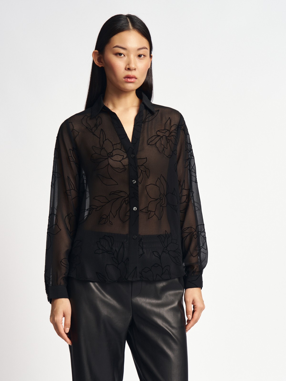 Шифоновая рубашка с вырезом на груди