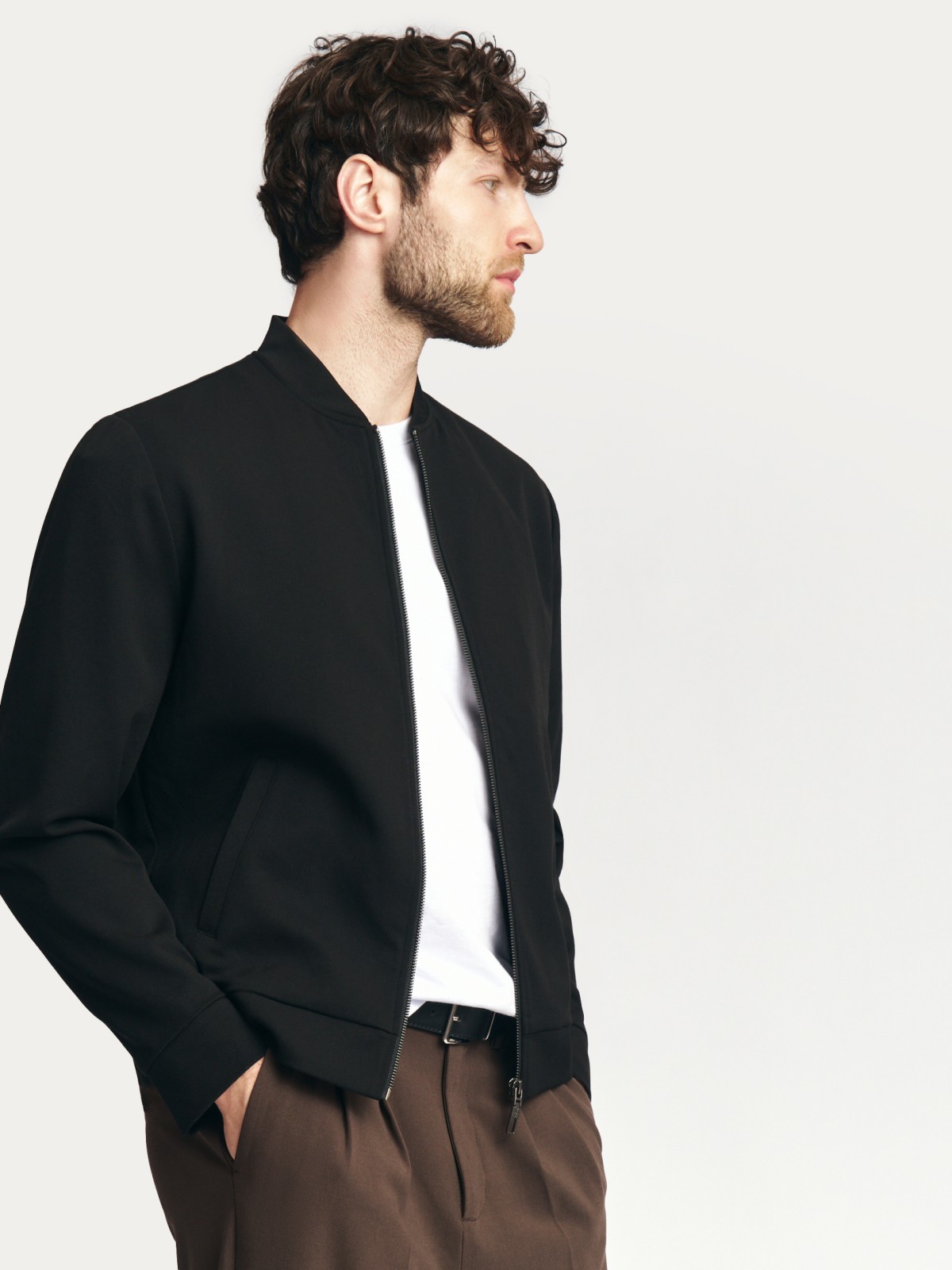 Куртка-бомбер на молнии без утеплителя