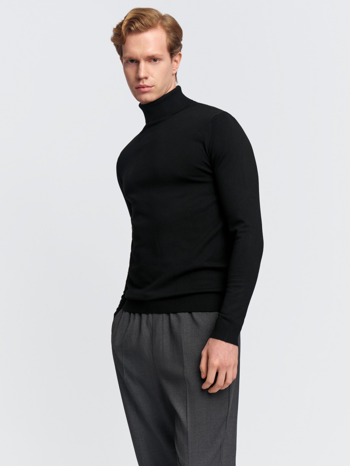 Тонкая трикотажная водолазка с горлом