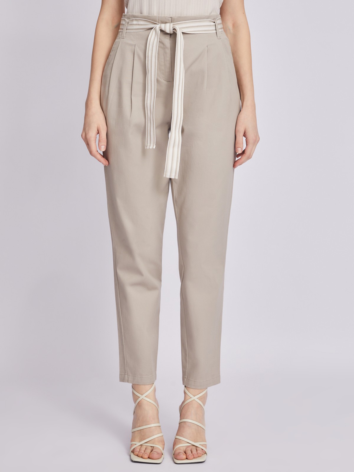 Брюки фасона Carrot с поясом