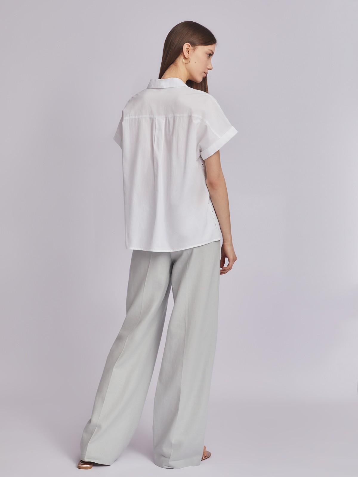 Рубашка из хлопка с коротким рукавом и ажурной вышивкой zolla 023251259023, цвет белый, размер XS - фото 6