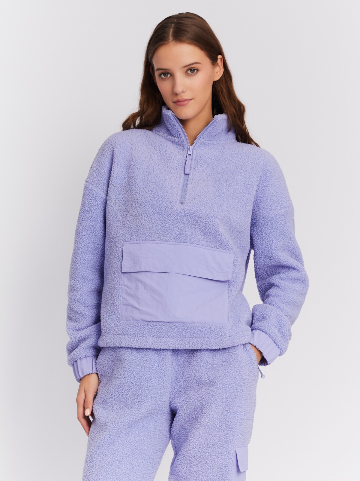 Свитшот из экомеха с воротником-стойкой на молнии